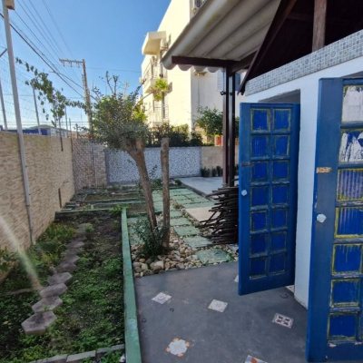 Casa Residencial com 367m², 4 quartos, 1 garagem, no bairro Canasvieiras em Florianópolis
