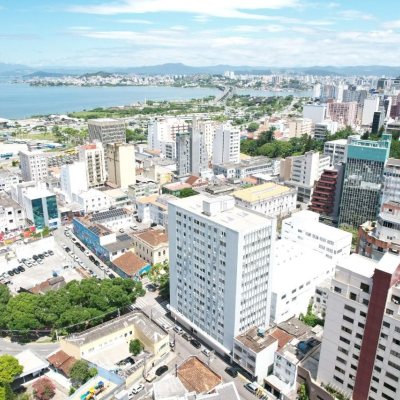 Apartamentos com 46m², 2 quartos, no bairro Centro em Florianópolis