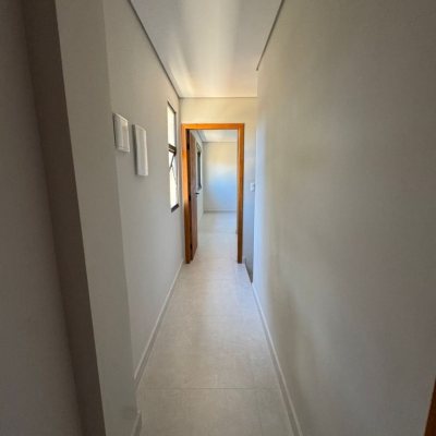 Casa Residencial com 135m², 4 quartos, 1 suíte, 2 garagens, no bairro São João Do Rio Vermelho em Florianópolis