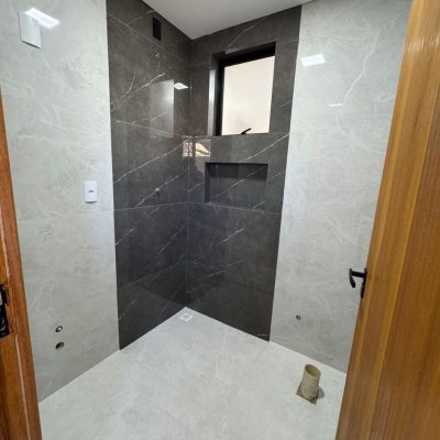 Casa Residencial com 135m², 4 quartos, 1 suíte, 2 garagens, no bairro São João Do Rio Vermelho em Florianópolis