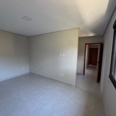 Casa Residencial com 135m², 4 quartos, 1 suíte, 2 garagens, no bairro São João Do Rio Vermelho em Florianópolis