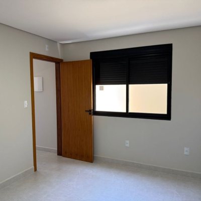 Casa Residencial com 135m², 4 quartos, 1 suíte, 2 garagens, no bairro São João Do Rio Vermelho em Florianópolis