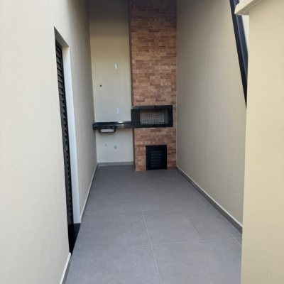 Casa Residencial com 135m², 4 quartos, 1 suíte, 2 garagens, no bairro São João Do Rio Vermelho em Florianópolis