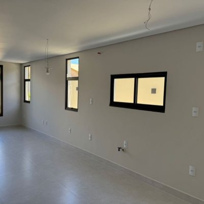 Casa Residencial com 135m², 4 quartos, 1 suíte, 2 garagens, no bairro São João Do Rio Vermelho em Florianópolis