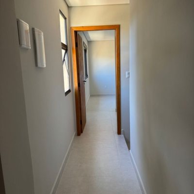 Casa Residencial com 135m², 4 quartos, 1 suíte, 2 garagens, no bairro São João Do Rio Vermelho em Florianópolis