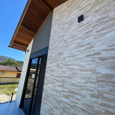 Casa Residencial com 135m², 4 quartos, 1 suíte, 2 garagens, no bairro São João Do Rio Vermelho em Florianópolis