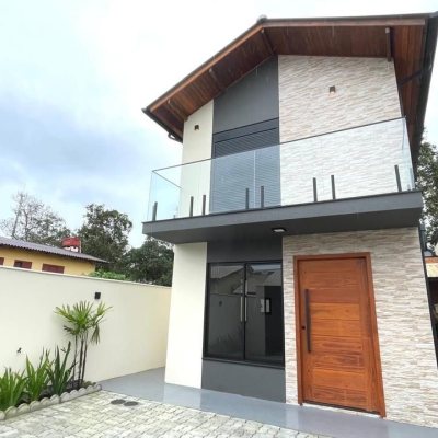 Casa Residencial com 135m², 4 quartos, 1 suíte, 2 garagens, no bairro São João Do Rio Vermelho em Florianópolis