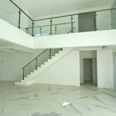 Casa em Condomínio com 360m², 4 quartos, 4 suítes, 4 garagens, no bairro Ingleses do Rio Vermelho em Florianópolis