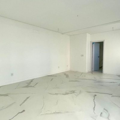 Casa em Condomínio com 360m², 4 quartos, 4 suítes, 4 garagens, no bairro Ingleses do Rio Vermelho em Florianópolis