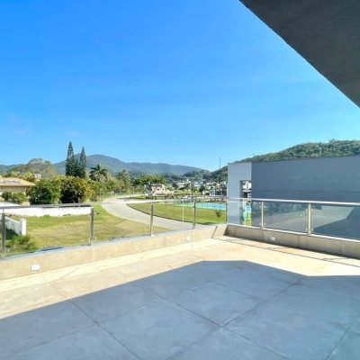 Casa em Condomínio com 360m², 4 quartos, 4 suítes, 4 garagens, no bairro Ingleses do Rio Vermelho em Florianópolis