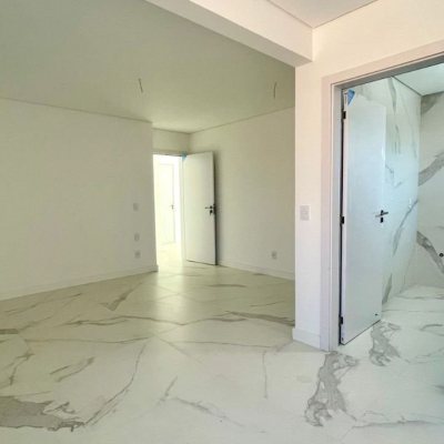 Casa em Condomínio com 360m², 4 quartos, 4 suítes, 4 garagens, no bairro Ingleses do Rio Vermelho em Florianópolis