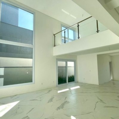 Casa em Condomínio com 360m², 4 quartos, 4 suítes, 4 garagens, no bairro Ingleses do Rio Vermelho em Florianópolis