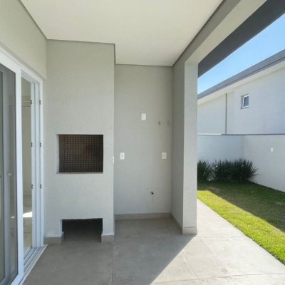 Casa em Condomínio com 360m², 4 quartos, 4 suítes, 4 garagens, no bairro Ingleses do Rio Vermelho em Florianópolis