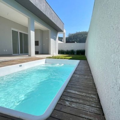 Casa em Condomínio com 360m², 4 quartos, 4 suítes, 4 garagens, no bairro Ingleses do Rio Vermelho em Florianópolis