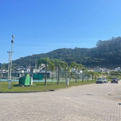Casa em Condomínio com 360m², 4 quartos, 4 suítes, 4 garagens, no bairro Ingleses do Rio Vermelho em Florianópolis