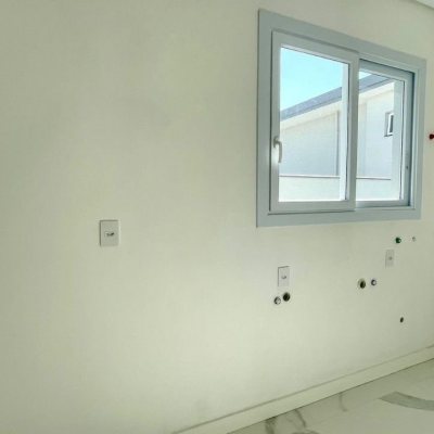 Casa em Condomínio com 360m², 4 quartos, 4 suítes, 4 garagens, no bairro Ingleses do Rio Vermelho em Florianópolis