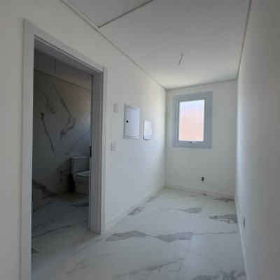 Casa em Condomínio com 360m², 4 quartos, 4 suítes, 4 garagens, no bairro Ingleses do Rio Vermelho em Florianópolis