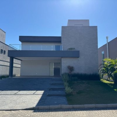Casa em Condomínio com 360m², 4 quartos, 4 suítes, 4 garagens, no bairro Ingleses do Rio Vermelho em Florianópolis