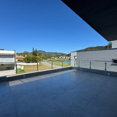 Casa em Condomínio com 360m², 4 quartos, 4 suítes, 4 garagens, no bairro Ingleses do Rio Vermelho em Florianópolis