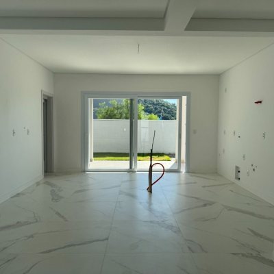 Casa em Condomínio com 360m², 4 quartos, 4 suítes, 4 garagens, no bairro Ingleses do Rio Vermelho em Florianópolis