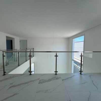 Casa em Condomínio com 360m², 4 quartos, 4 suítes, 4 garagens, no bairro Ingleses do Rio Vermelho em Florianópolis