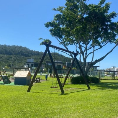 Casa em Condomínio com 360m², 4 quartos, 4 suítes, 4 garagens, no bairro Ingleses do Rio Vermelho em Florianópolis