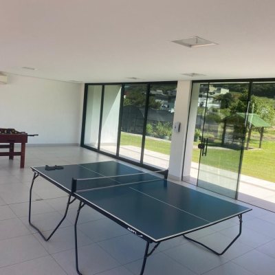 Casa em Condomínio com 360m², 4 quartos, 4 suítes, 4 garagens, no bairro Ingleses do Rio Vermelho em Florianópolis