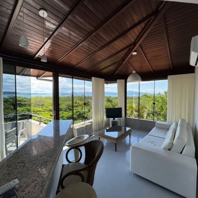 Casa em Condomínio com 192m², 4 quartos, 1 suíte, 2 garagens, no bairro Cachoeira Do Bom Jesus em Florianópolis