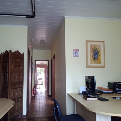 Casa Residencial com 130m², 2 quartos, 3 garagens, no bairro Balneário em Florianópolis