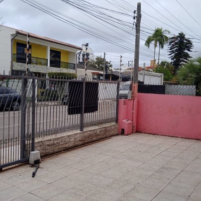 Casa Residencial com 130m², 2 quartos, 3 garagens, no bairro Balneário em Florianópolis