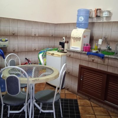 Casa Residencial com 130m², 2 quartos, 3 garagens, no bairro Balneário em Florianópolis