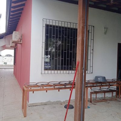 Casa Residencial com 130m², 2 quartos, 3 garagens, no bairro Balneário em Florianópolis