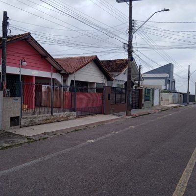Casa Residencial com 130m², 2 quartos, 3 garagens, no bairro Balneário em Florianópolis