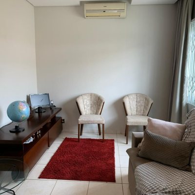 Casa Residencial com 145m², 5 quartos, 1 suíte, 5 garagens, no bairro Centro em São José