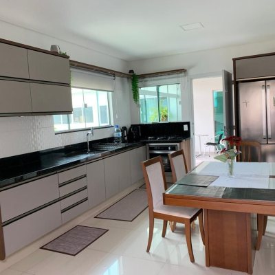 Casa Residencial com 145m², 5 quartos, 1 suíte, 5 garagens, no bairro Centro em São José