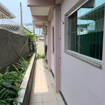 Casa Residencial com 145m², 5 quartos, 1 suíte, 5 garagens, no bairro Centro em São José