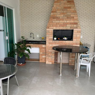 Casa Residencial com 145m², 5 quartos, 1 suíte, 5 garagens, no bairro Centro em São José