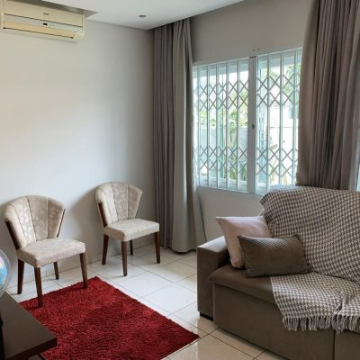 Casa Residencial com 145m², 5 quartos, 1 suíte, 5 garagens, no bairro Centro em São José