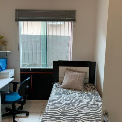 Casa Residencial com 145m², 5 quartos, 1 suíte, 5 garagens, no bairro Centro em São José