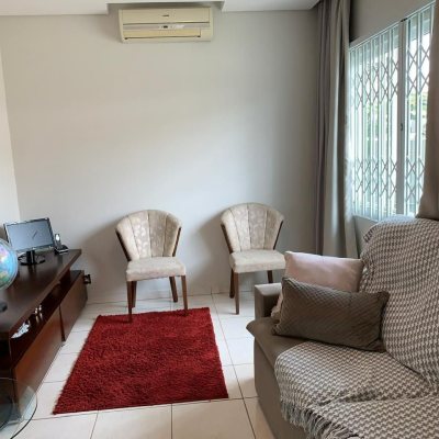 Casa Residencial com 145m², 5 quartos, 1 suíte, 5 garagens, no bairro Centro em São José