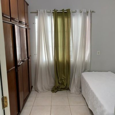 Casa Residencial com 145m², 5 quartos, 1 suíte, 5 garagens, no bairro Centro em São José