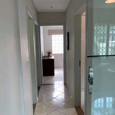 Casa Residencial com 145m², 5 quartos, 1 suíte, 5 garagens, no bairro Centro em São José