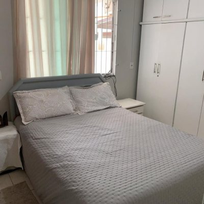 Casa Residencial com 145m², 5 quartos, 1 suíte, 5 garagens, no bairro Centro em São José