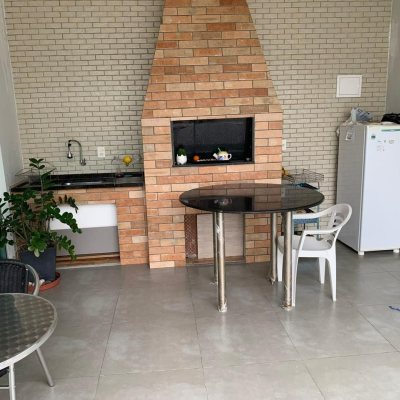 Casa Residencial com 145m², 5 quartos, 1 suíte, 5 garagens, no bairro Centro em São José