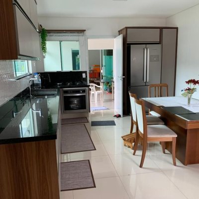 Casa Residencial com 145m², 5 quartos, 1 suíte, 5 garagens, no bairro Centro em São José