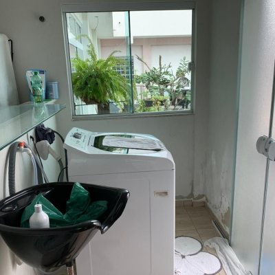 Casa Residencial com 145m², 5 quartos, 1 suíte, 5 garagens, no bairro Centro em São José