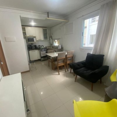 Apartamentos com 32m², 1 quarto, 1 garagem, no bairro Centro em Florianópolis