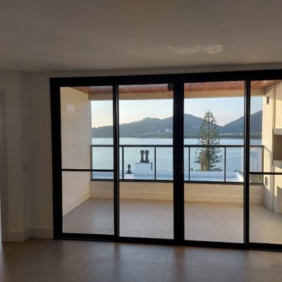 Apartamentos com 134m², 3 quartos, 3 suítes, 3 garagens, no bairro João Paulo em Florianópolis