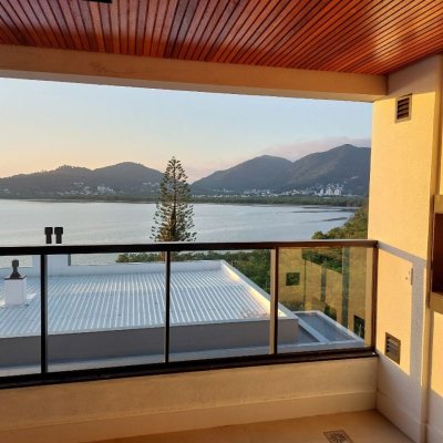 Apartamentos com 134m², 3 quartos, 3 suítes, 3 garagens, no bairro João Paulo em Florianópolis