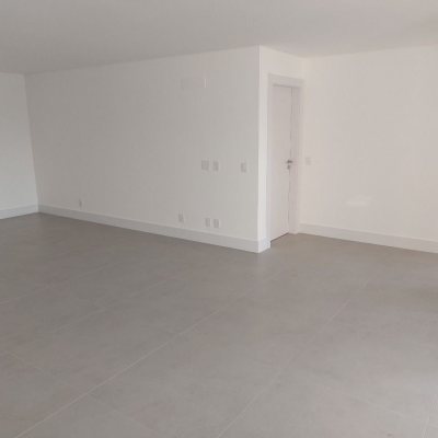 Apartamentos com 134m², 3 quartos, 3 suítes, 3 garagens, no bairro João Paulo em Florianópolis